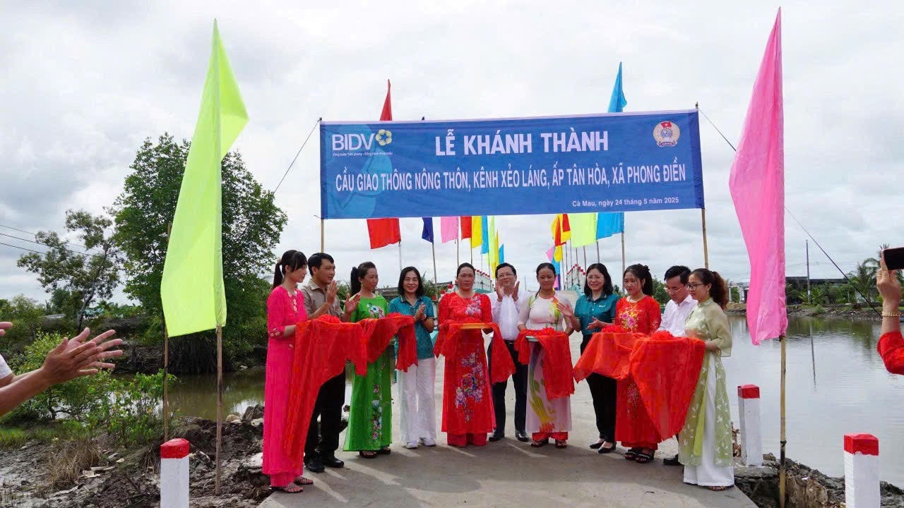 Khánh thành cầu nông thôn do Công đoàn BIDV tài trợ
